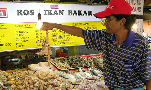 イカンバカール（Ikan bakar）とは魚のバーベキュー屋台です