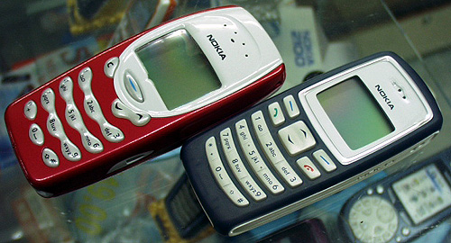 オススメのノキアケータイ電話機（左3315、右は筆者も使っている2100）