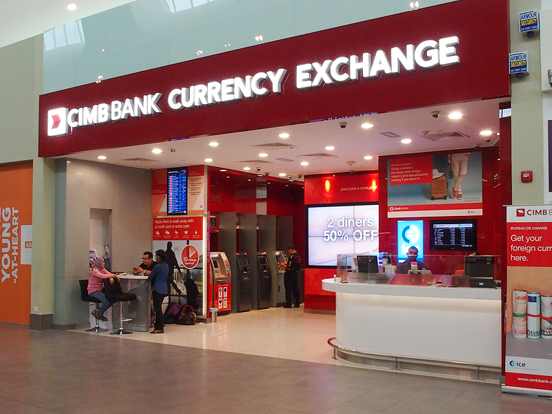 Gateway@KLIA2 MallビルのCIMB銀行・両替カウンター